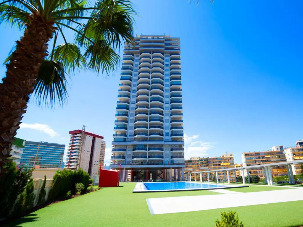 Apartamentos Entremares Calpe edificio con piscina